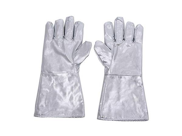 Aluminized resistant gloves and mittens