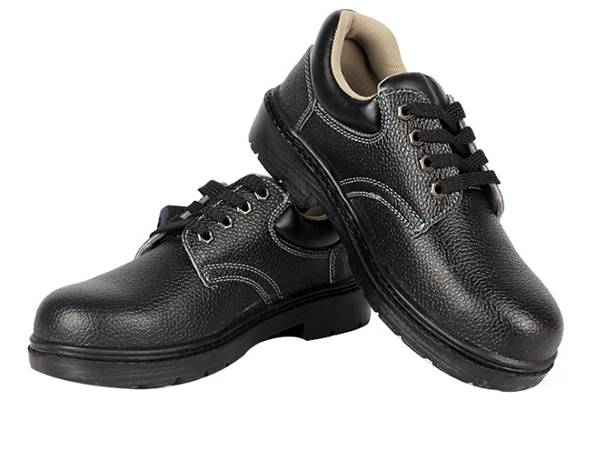 A pair of black steel toe PU anti-smash safety shoes